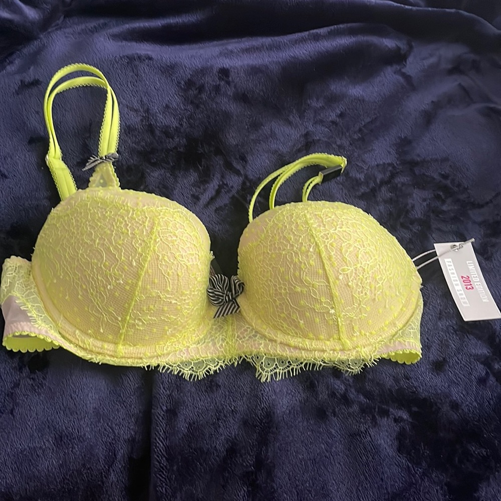 32C Victoria secret brand new lace bra